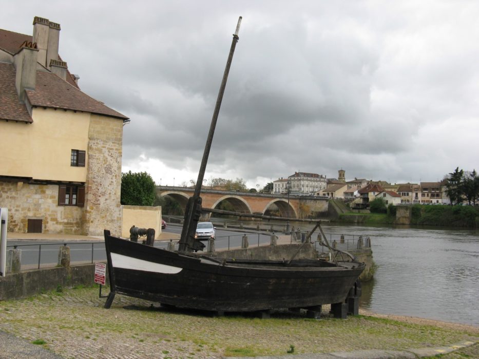 A courau boat at the Vieux Port, Bergerac