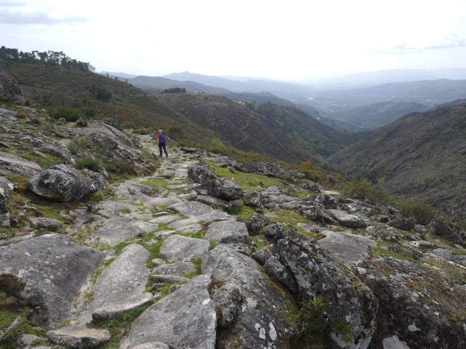 Trail leading down to Ermida in the Serra Amarela