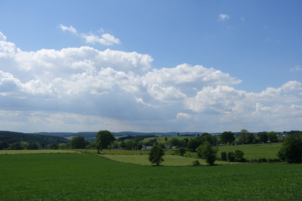 Big sky country between Commanster and Burg Reuland (Wallonia)