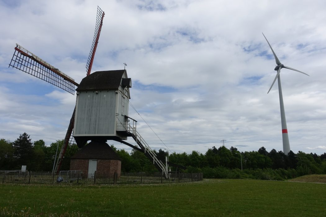 Old and new wind power near Olen (Flanders)