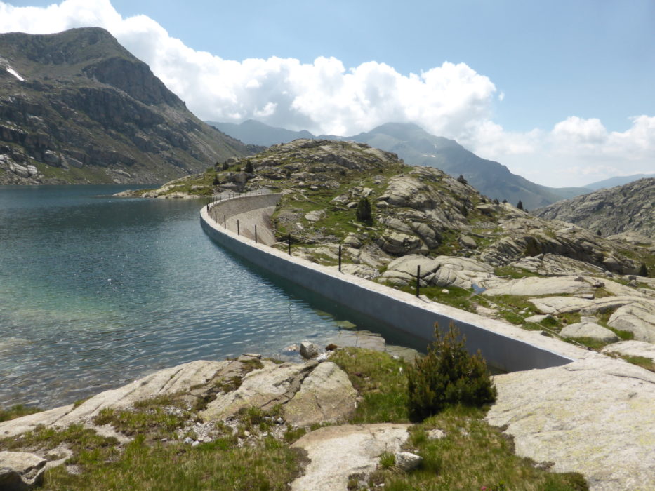 Crossing dam walls on the way to Refugio de Colomina