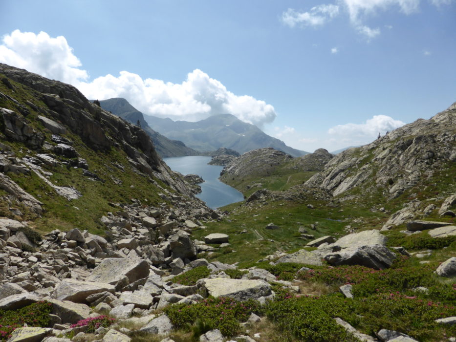 Lake after lake paves the way towards Refugio de Colomina