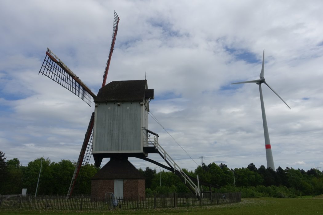 Old and new wind power near Olen (Flanders)