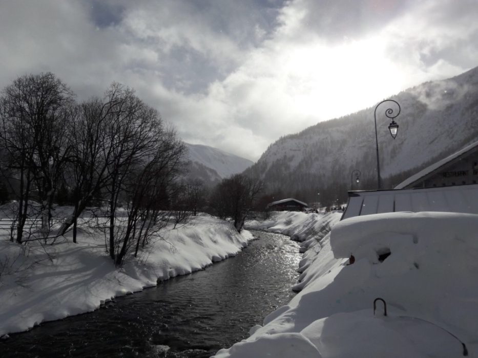The River Måna flows through the town of Rjukan from Møsvatn to Lake Tinnsjå