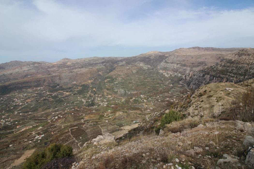Extensive vistas en route to Afqa