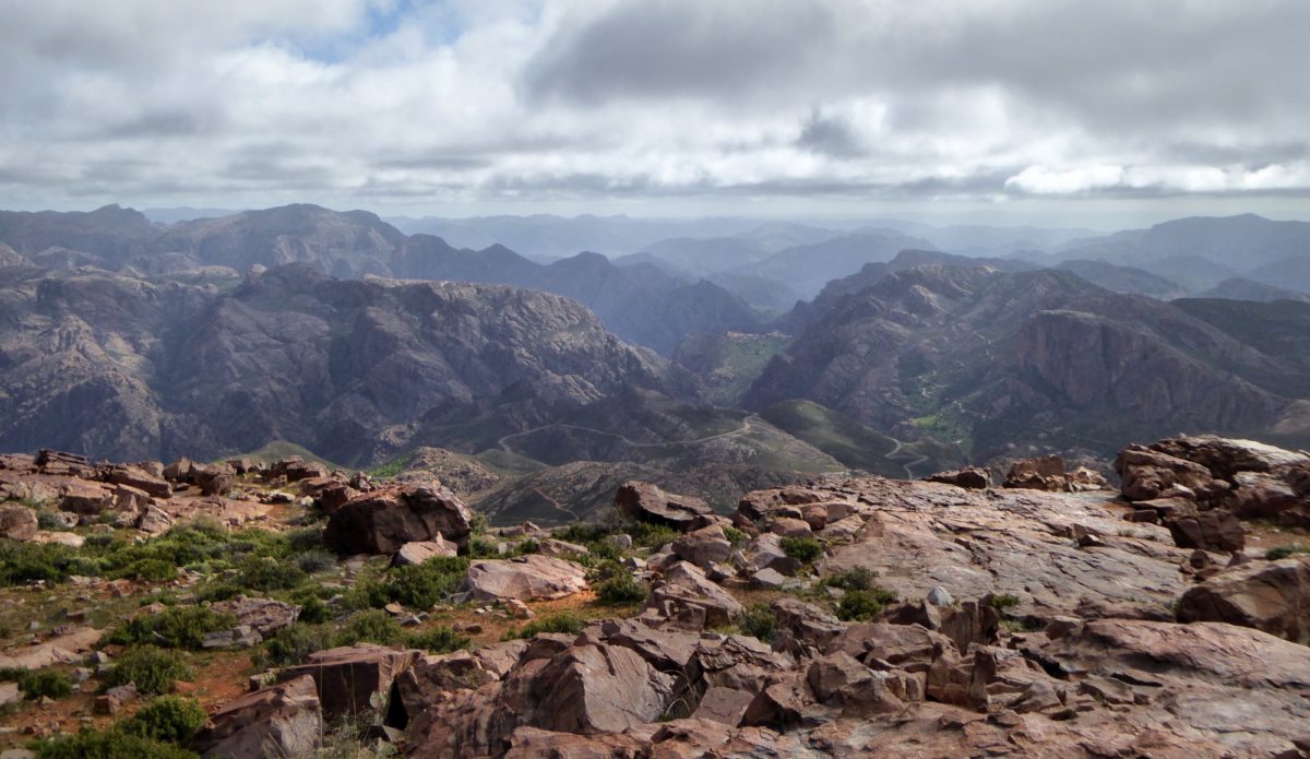 At the end of the plateau the southern promontory of Jebel Taskra is soon reached suddenly revealing amazing views over the Tamza valley. The stone shelter and cooking pots indicate that this has to be one of the best places to camp in the Anti-Atlas.