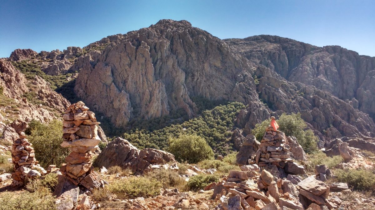 The mass of cairns on top of Amelu Wall is unusual for somewhere that is not a summit but what a superb vantage point to look towards the northern rocky mass of Jebel El Kest and its higher more distant summit, only 90 minutes away.