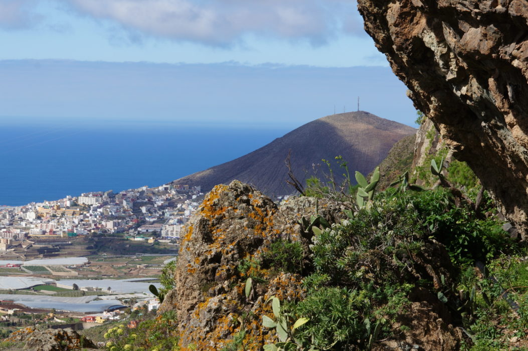 A rugged descent finally leads close to the finish at Gáldar