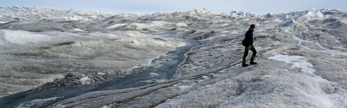 02 A bus ride up a dirt road allows the trail to be started on Greenland’s ice cap