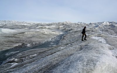 02 A bus ride up a dirt road allows the trail to be started on Greenland’s ice cap