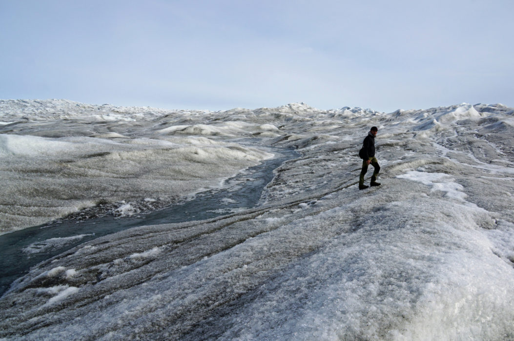 02 A bus ride up a dirt road allows the trail to be started on Greenland’s ice cap