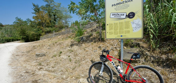 Parenzana cycle route just outside Grožnjan, Istria, Croatia. © Rudolf Abraham
