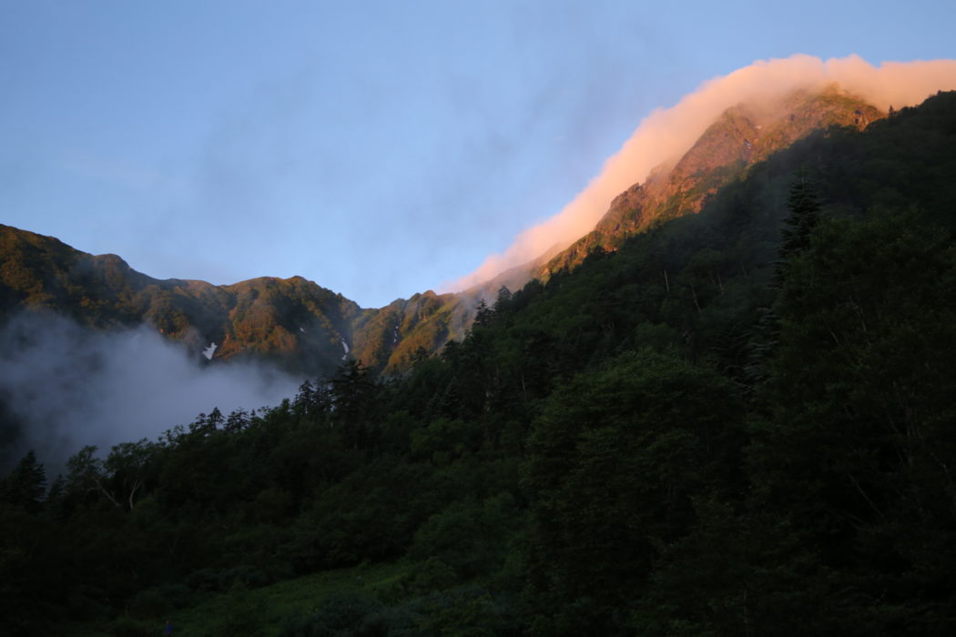 Kitadake5 Lingering cloud on the summit of Kita-dake glows red at dawn