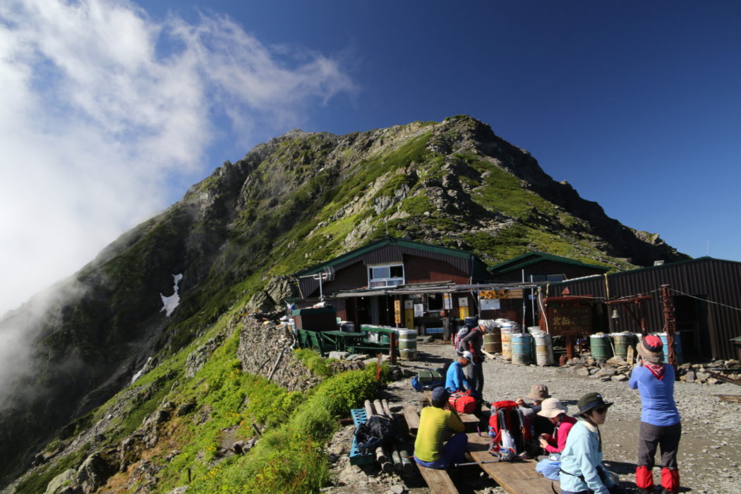 Kitadake11 Kata-no-goya hut sits on a shoulder at 3000m just below the summit plateau