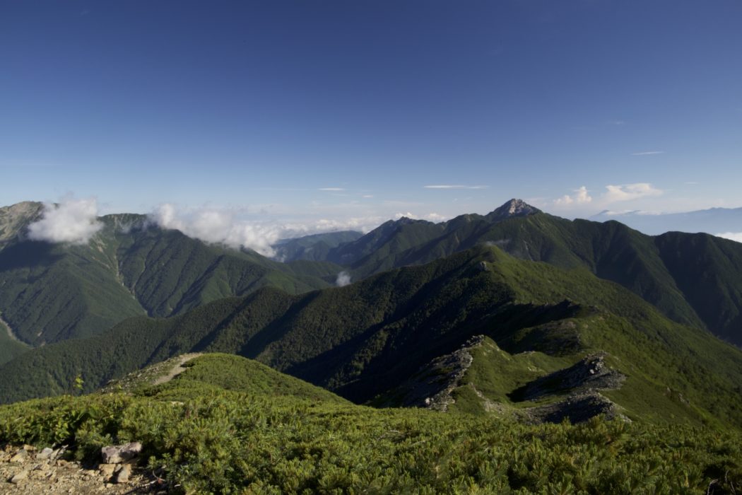Kitadake8 Impressive views south toward the pointy peak of Mt Kai-komagatake