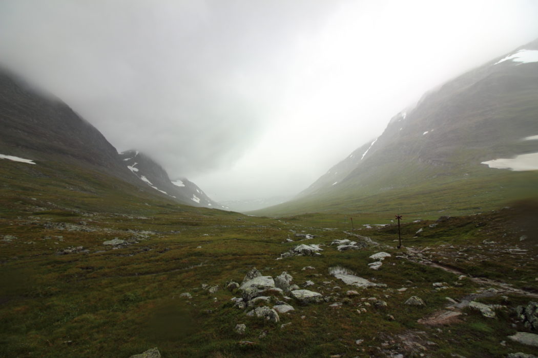 3 The perfectly u-shaped Syterskalet valley, note the winter trails markers.