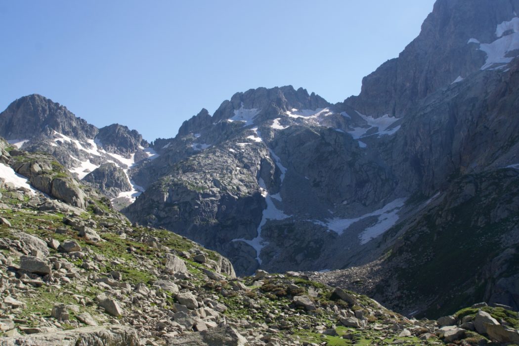 Port du Lavédan and Brèche des Ciseaux seen from close to refuge de Larribet