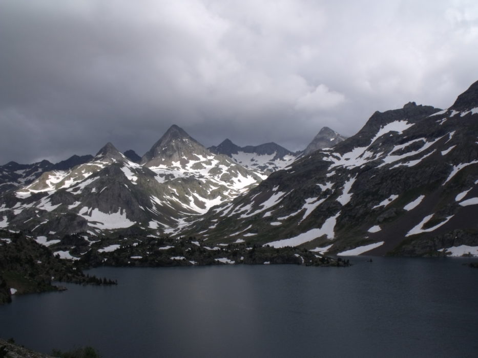 Infierno peaks over Ibón de Respomuso in mid-July in high snow year