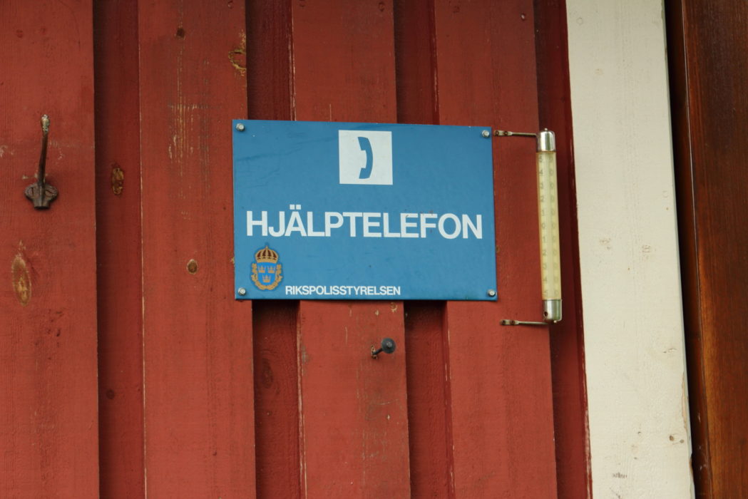 Every fjällstugor and fjállstation has an emergency telephone