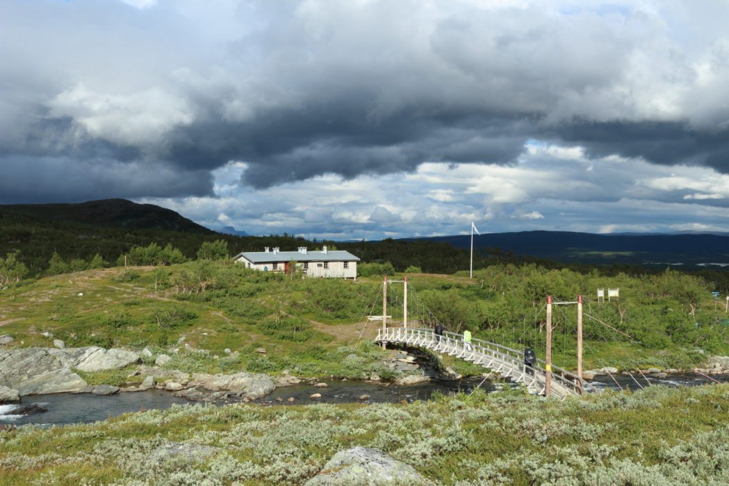 Walkers approaching Syterstugorna
