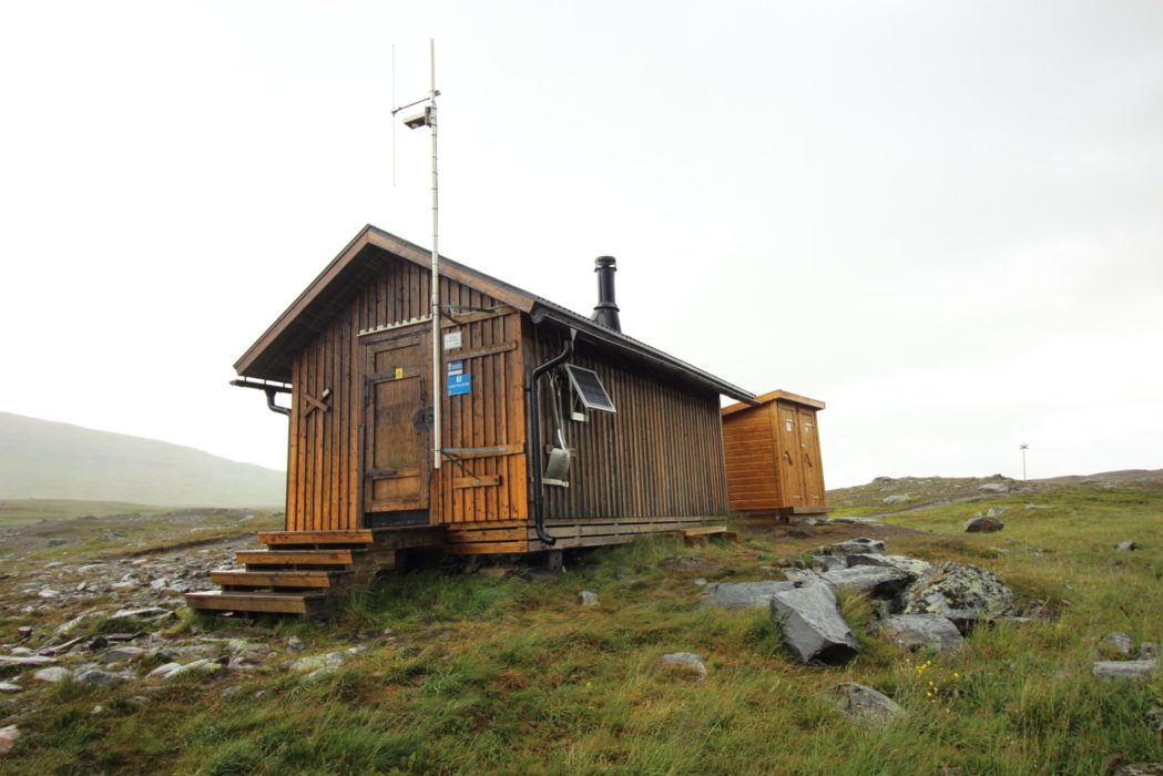 Syterskalet emergency shelter, note the twin latrines