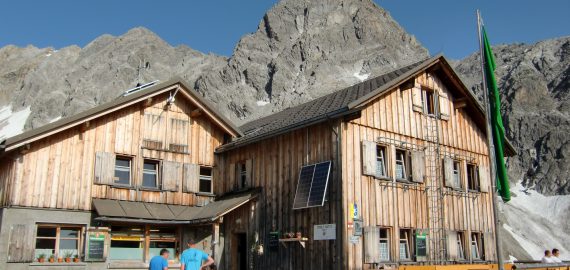 Totalp Hut 001