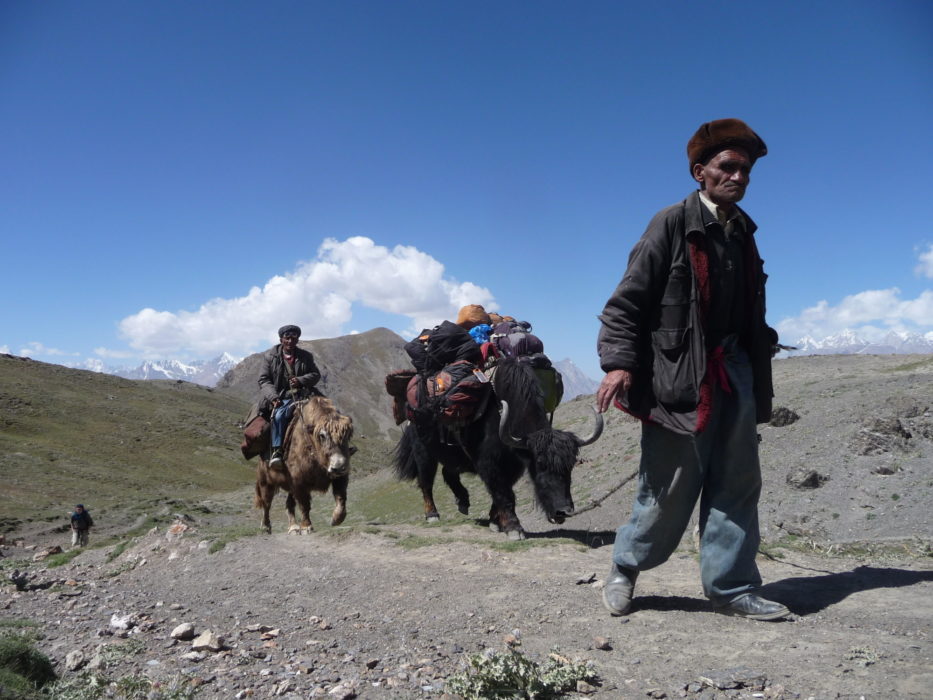 Heading up the 4230m high Daliz Pass