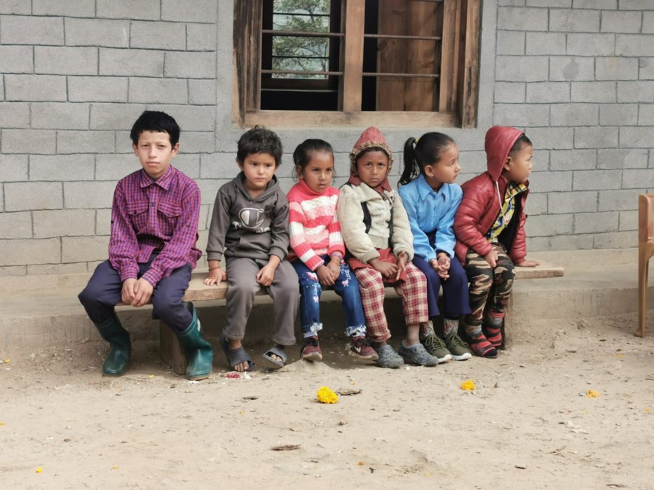 The children ready to welcome us