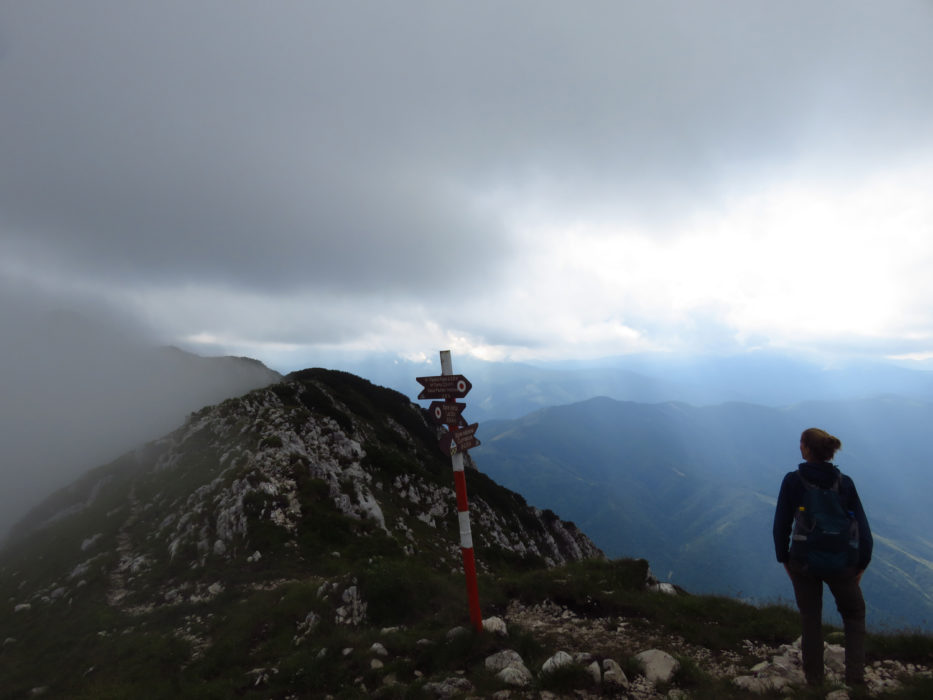 Ascuţit Peak