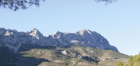 Scrambling in solitude on the Costa Blanca